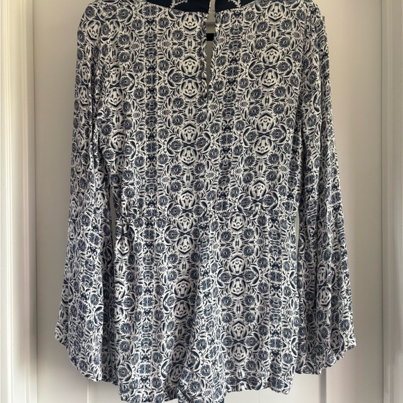 Lulus Ivory and Navy Blue Floral Print Romper Women's Size Medium Fair Condition - Picture 3 of 16